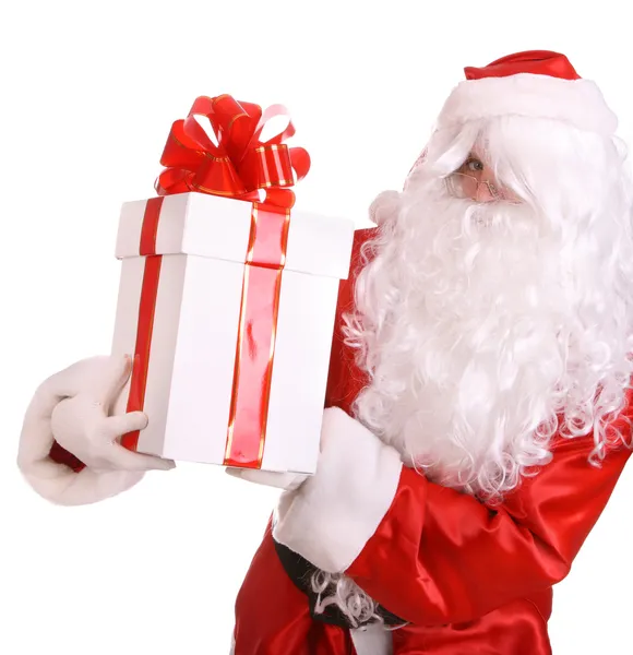 Weihnachtsmann schenkt weiße Geschenkbox. — Stockfoto