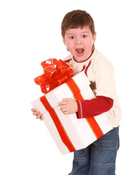 Веселий хлопчик з білою подарунковою коробкою . — стокове фото