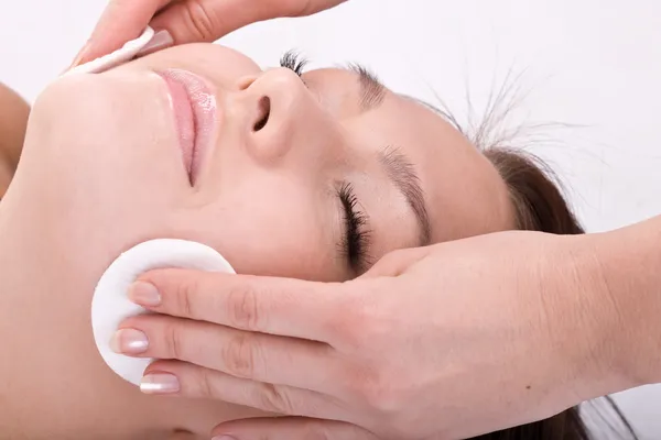 Beautiful woman in spa. Facial massage. — Stock Photo, Image