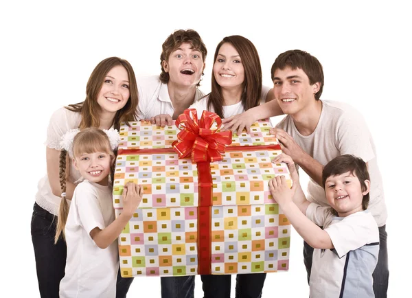 幸福的家庭有着礼品盒. — 图库照片