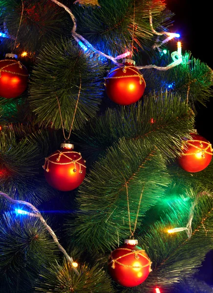 Árbol de Navidad con luz y flash . — Foto de Stock