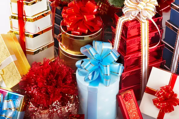 Skupina vánoční dárkové krabice. — Stock fotografie
