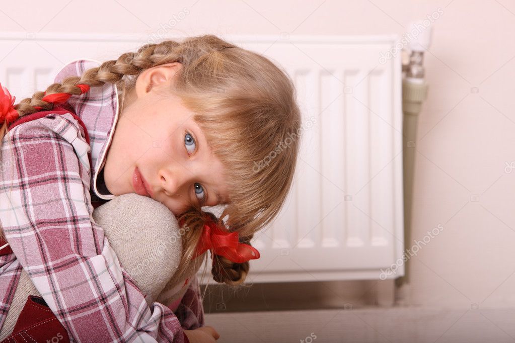 زينة الحياة الدنيا .. - صفحة 99 Depositphotos_1337806-stock-photo-child-near-heater-children-problem