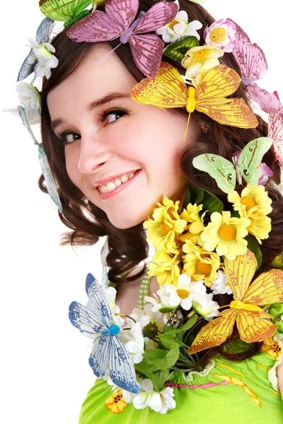 Дівчина з метеликом і квіткою на голові . — стокове фото