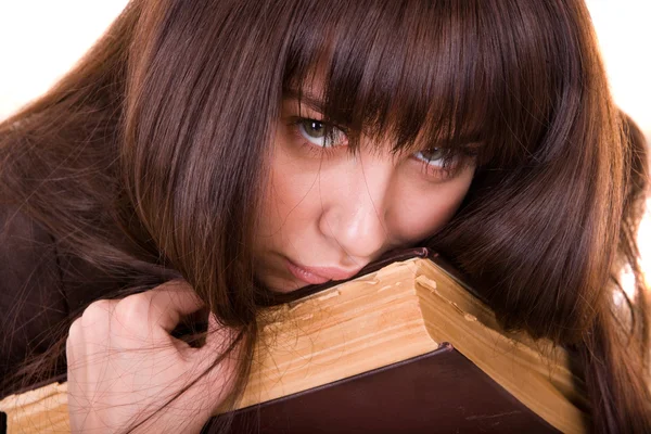 Slim meisje met oude boek. — Stockfoto