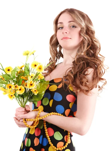 Красивая девушка с дикими цветами . — стоковое фото