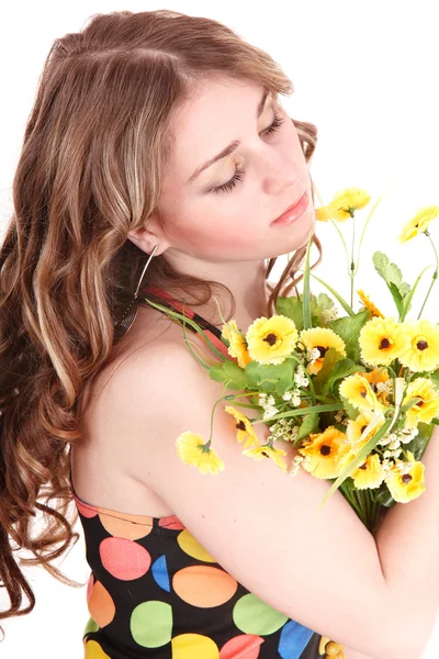 Piękna dziewczyna z dziki kwiat. — Zdjęcie stockowe