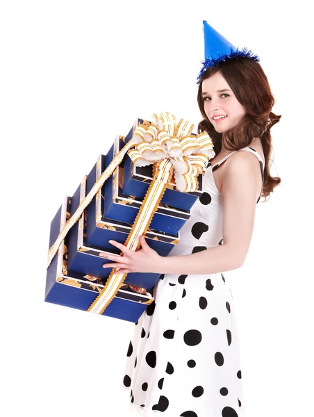 Schöne Mädchen mit Gruppe von Geschenk-Box. — Stockfoto
