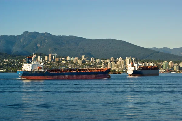 Navios porta-contentores e North Vancouver — Fotografia de Stock