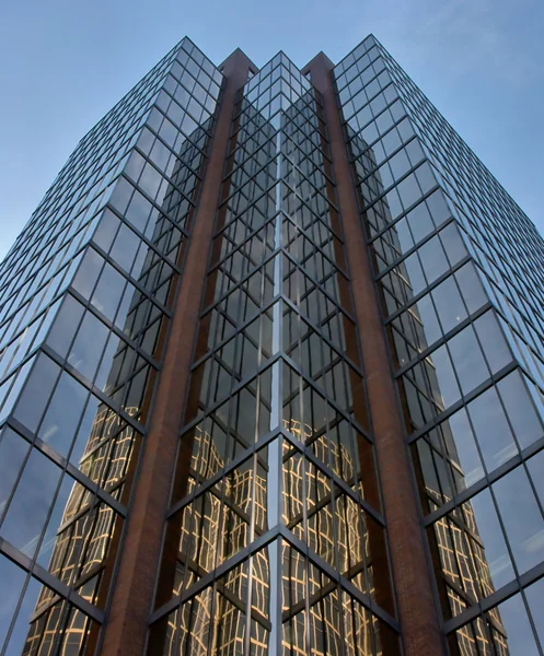 Modern office tower — Stock Photo, Image