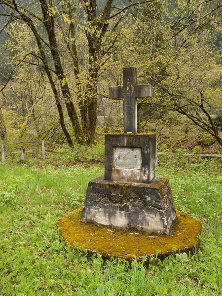 오래 된 묘지 십자가 — 스톡 사진