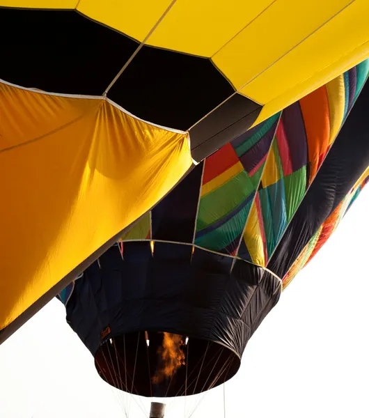 Balão de ar quente sendo inflado — Fotografia de Stock