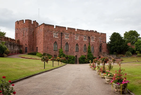 Shrewsbury Castle with floral driveway — Stock Photo, Image