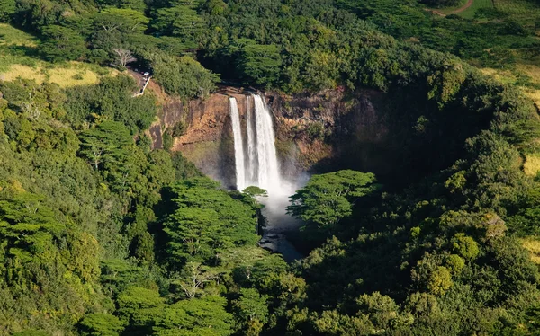 カウアイ島リフエ近くのワイルア滝します。 — ストック写真