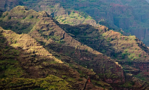 Rocas escarpadas en el cañón de Waimea —  Fotos de Stock