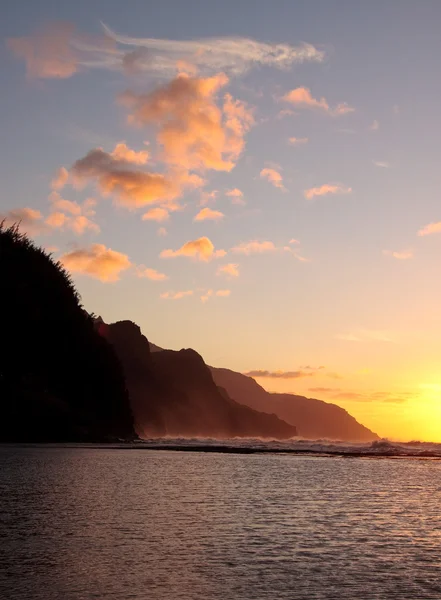 Pôr-do-sol vertical da costa de Na Pali — Fotografia de Stock
