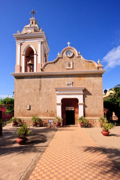 El quelite 教会在新墨西哥的正面视图 — 图库照片