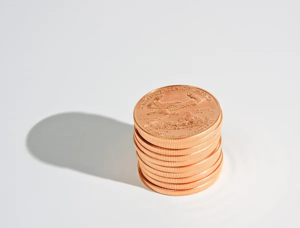 Pila de diez monedas de 1 oz águila de oro — Foto de Stock