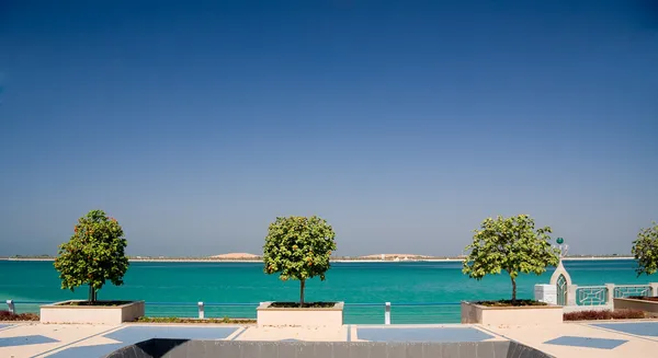 Passeggiata sul mare ad Abu Dhabi — Foto Stock