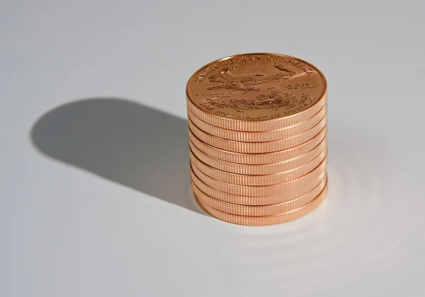 Pila de 1 onza de monedas de oro — Foto de Stock