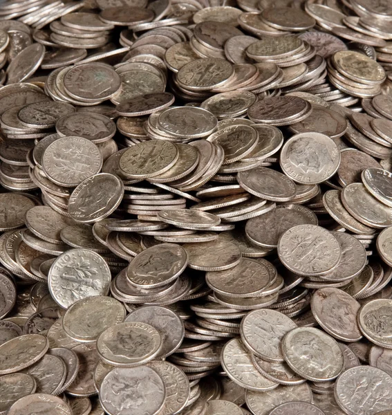 Haufen Silberdime-Münzen — Stockfoto