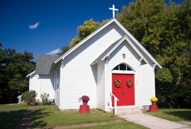 Kırmızı kilise kapılarını kapat