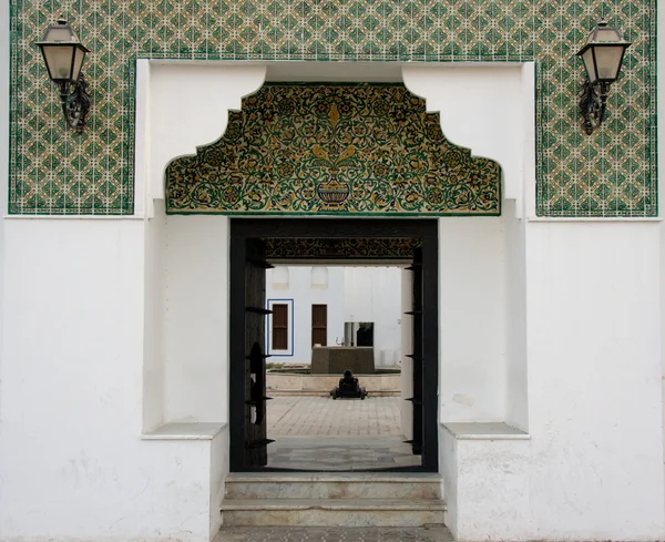 Ingången till fortet i abu dhabi — Stockfoto