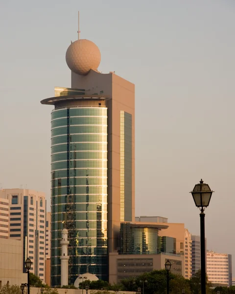 Edificio espejo de Abu Dhabi —  Fotos de Stock