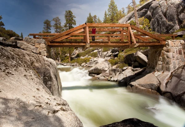 Bridge over Yosemite river on top of fal — Stock Photo, Image