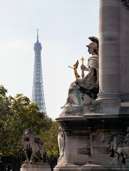 Eiffel tower framed by statue on Pont Al — Stock Photo, Image
