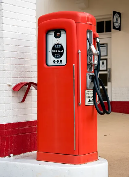 Old red gas pump — Stock Photo, Image
