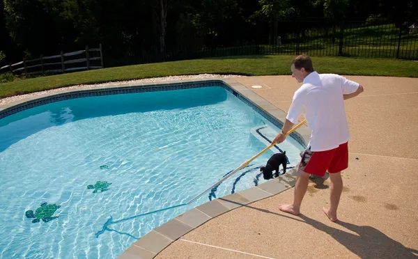 Man brushing pool — Stock Photo, Image