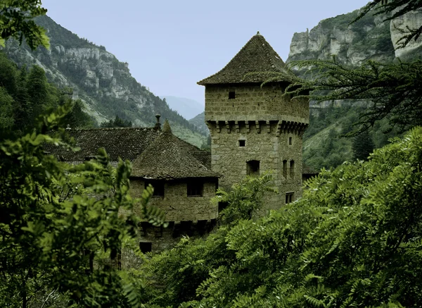 Castillo en valle rocoso —  Fotos de Stock