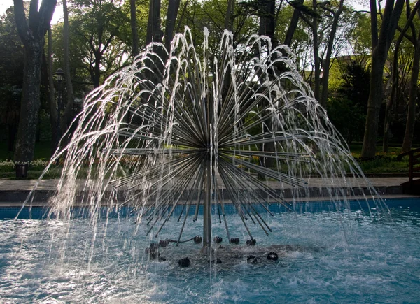 Современный фонтан 1 — стоковое фото
