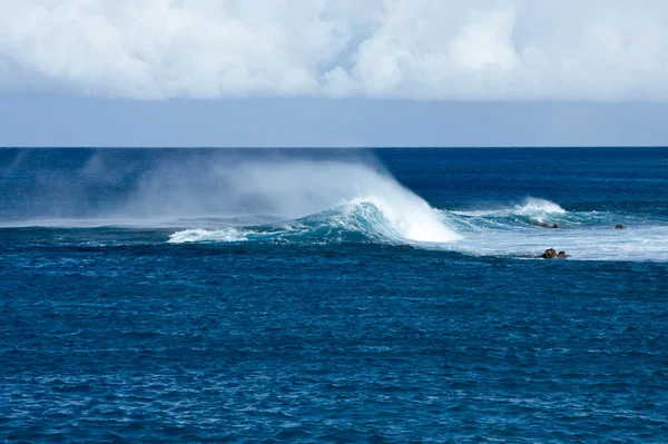 Soplado de espuma en Hawaiian Waves — Foto de Stock