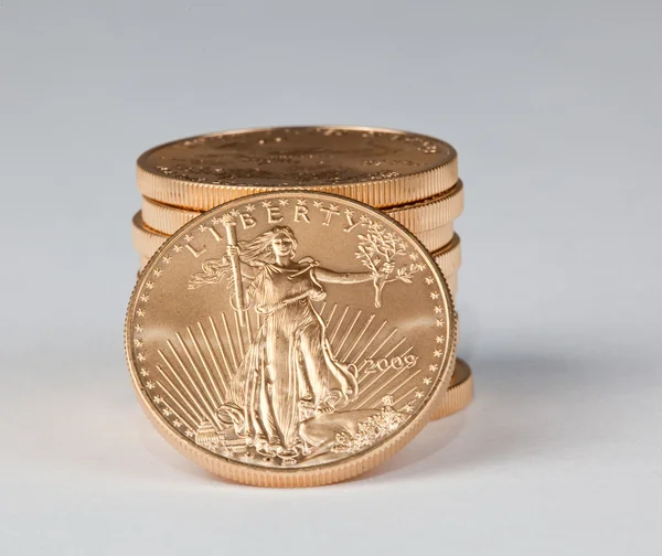 Stack av rent guld mynt — Stockfoto