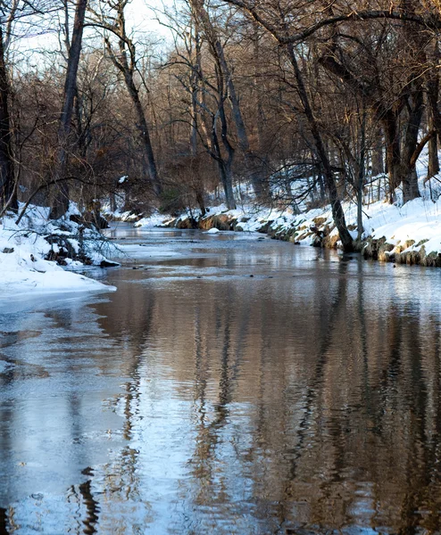 Small snow lined stream — Stock Photo, Image