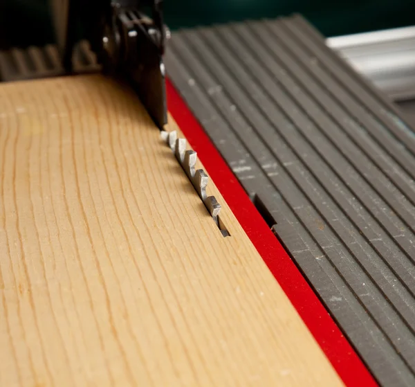 Fechar a lâmina de serra de mesa — Fotografia de Stock