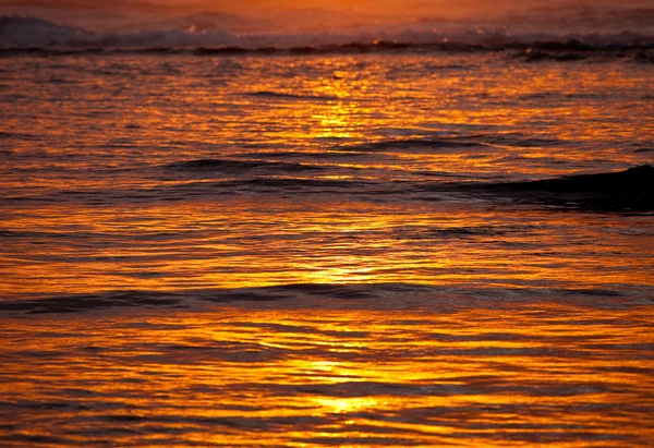 Orangefarbener Sonnenuntergang über na pali — Stockfoto