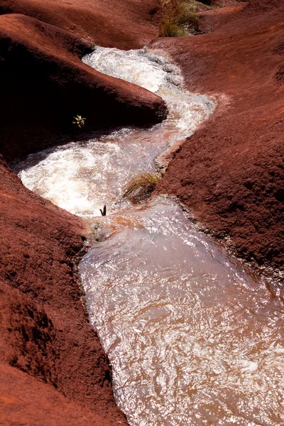 Cascadas de agua en el cañón de Waimea — Foto de Stock
