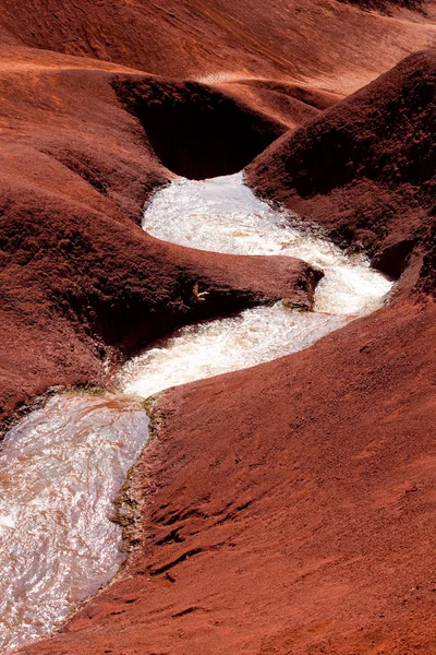 Víz kaszkádok waimea Canyon — Stock Fotó