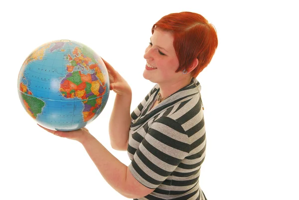 Vrouw die een wereldbol vasthoudt — Stockfoto