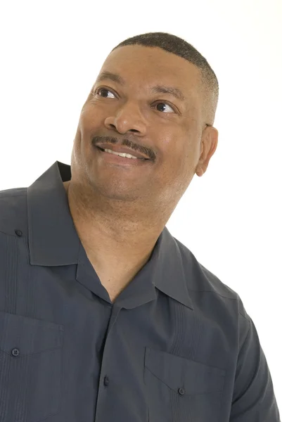 Gülümseyen Afrikalı Amerikalı adam — Stok fotoğraf