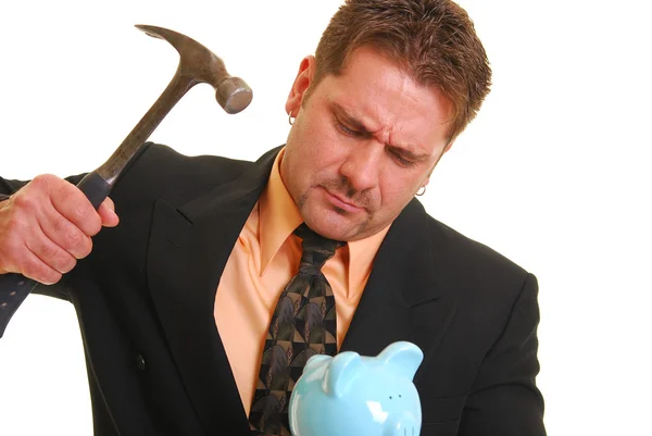 Affärsman med en hammare och piggy förbud — Stockfoto