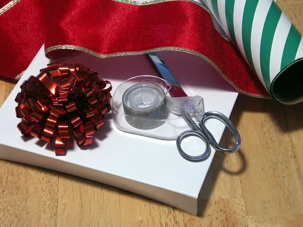 Wrapping gifts 3 — Stock Photo, Image