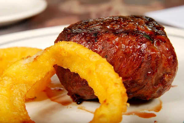 Steak és a hagyma gyűrű — Stock Fotó