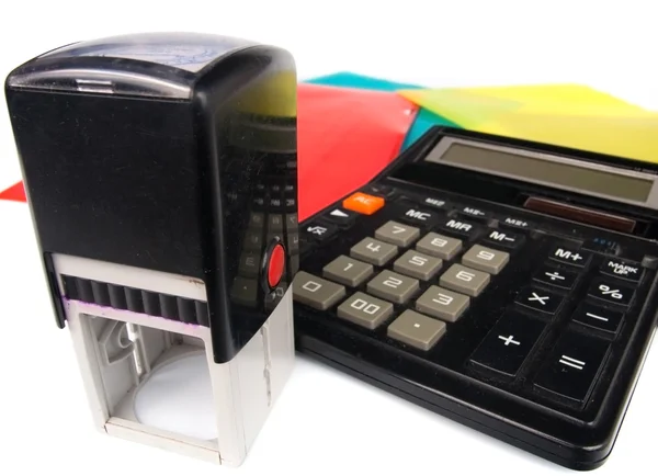 Современный резиновый штамп и калькулятор — стоковое фото