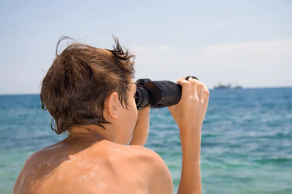 Child with binoculars — Stock Photo, Image