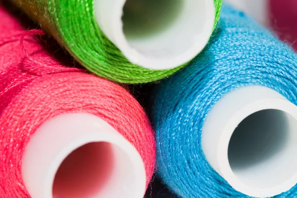 Bobine di fili colorati — Foto Stock