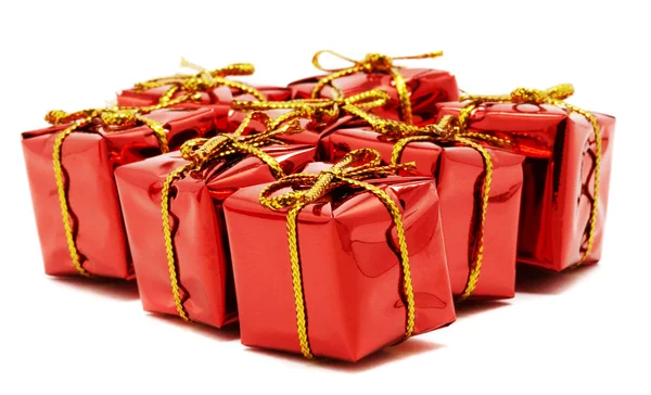 Rote Geschenke auf weißem Hintergrund — Stockfoto